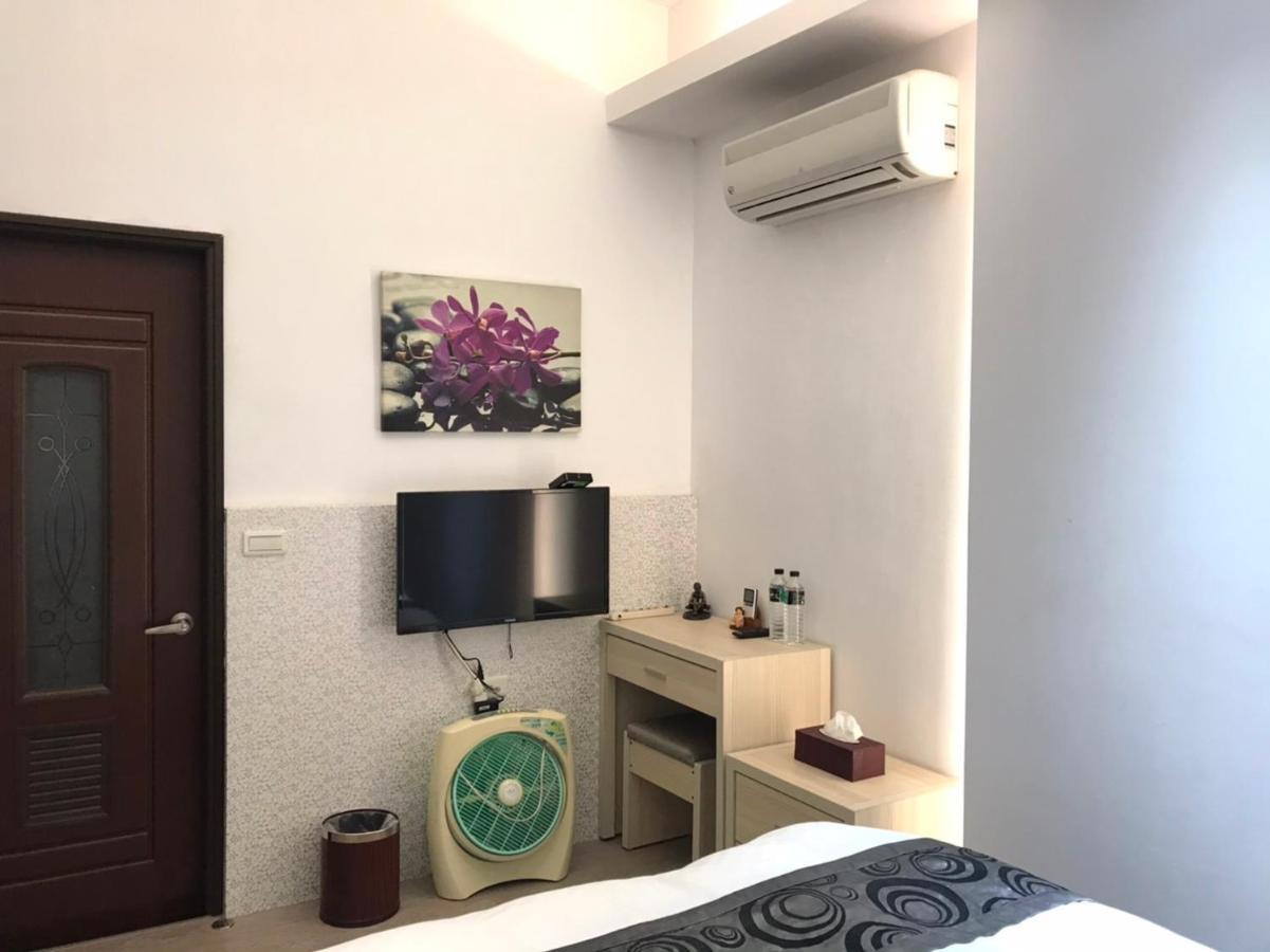 小小鋼琴家民宿&近夜市文創美食街 Hualien Buitenkant foto