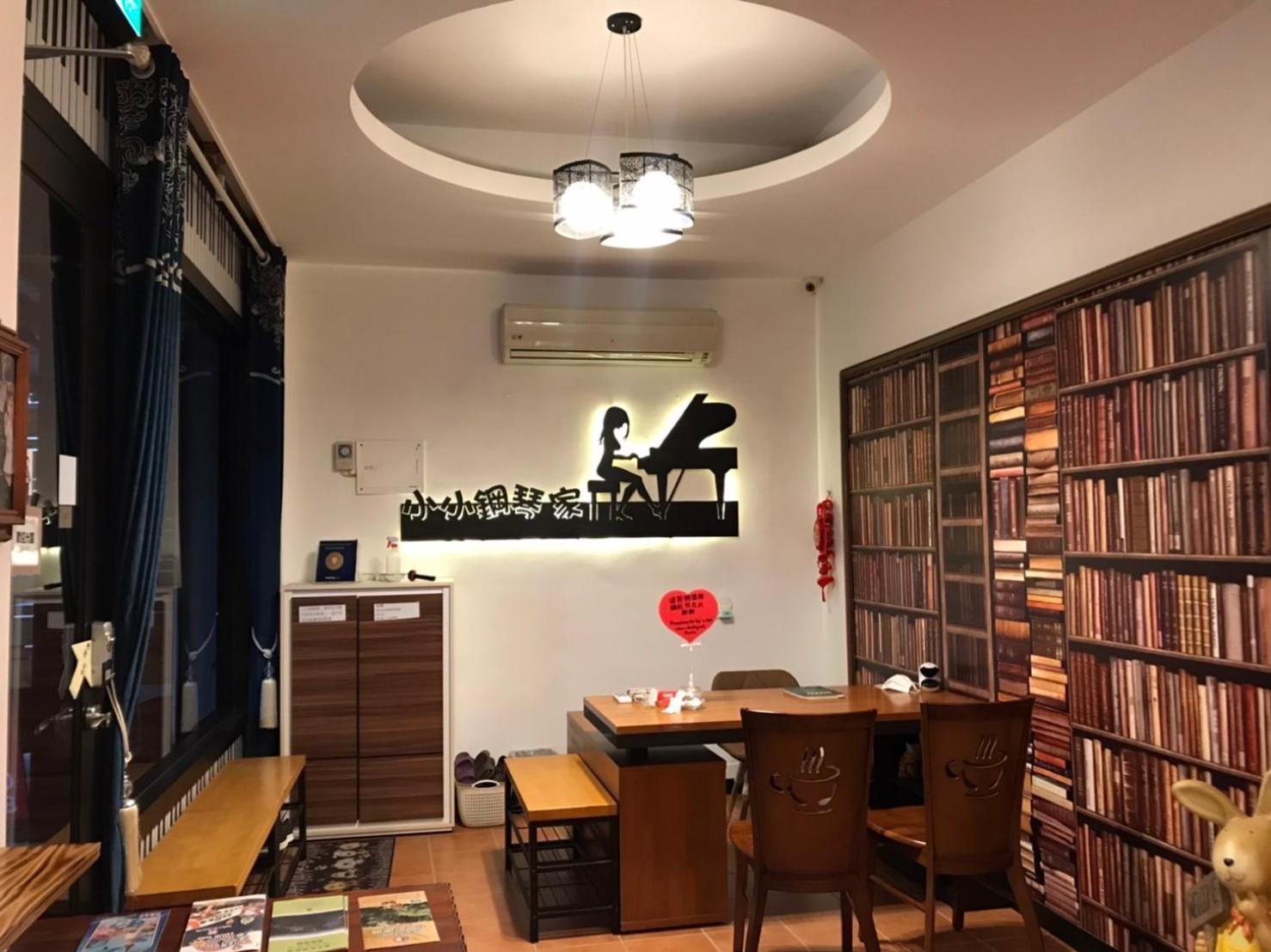 小小鋼琴家民宿&近夜市文創美食街 Hualien Buitenkant foto